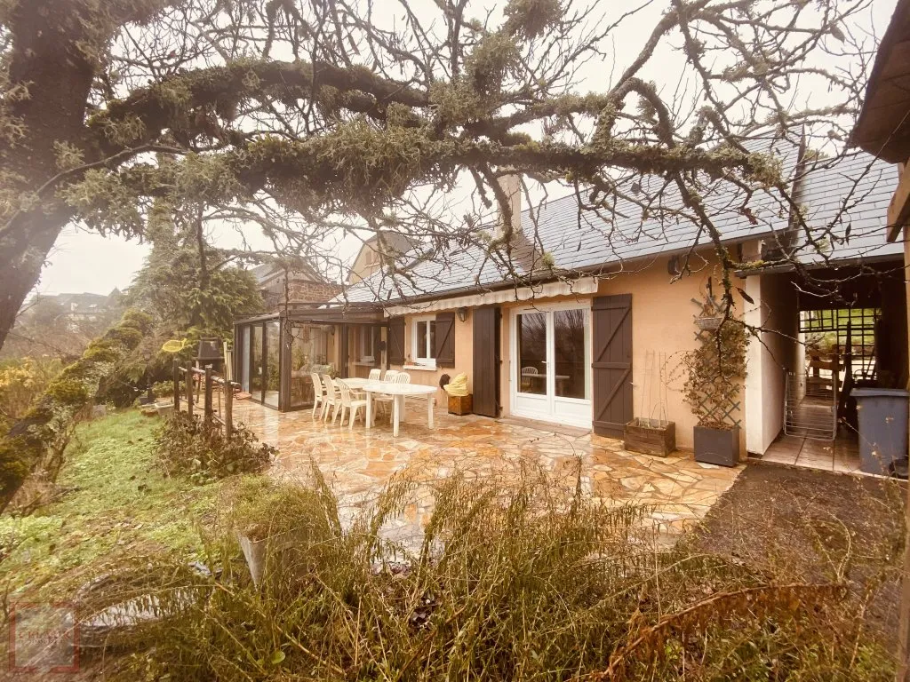 MAISON DE PLAIN PIED DANS VILLAGE TOUS COMMERCES