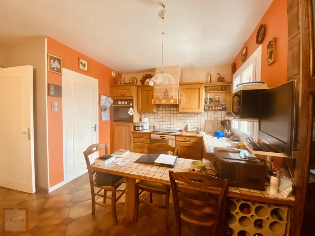 MAISON DE PLAIN PIED DANS VILLAGE TOUS COMMERCES