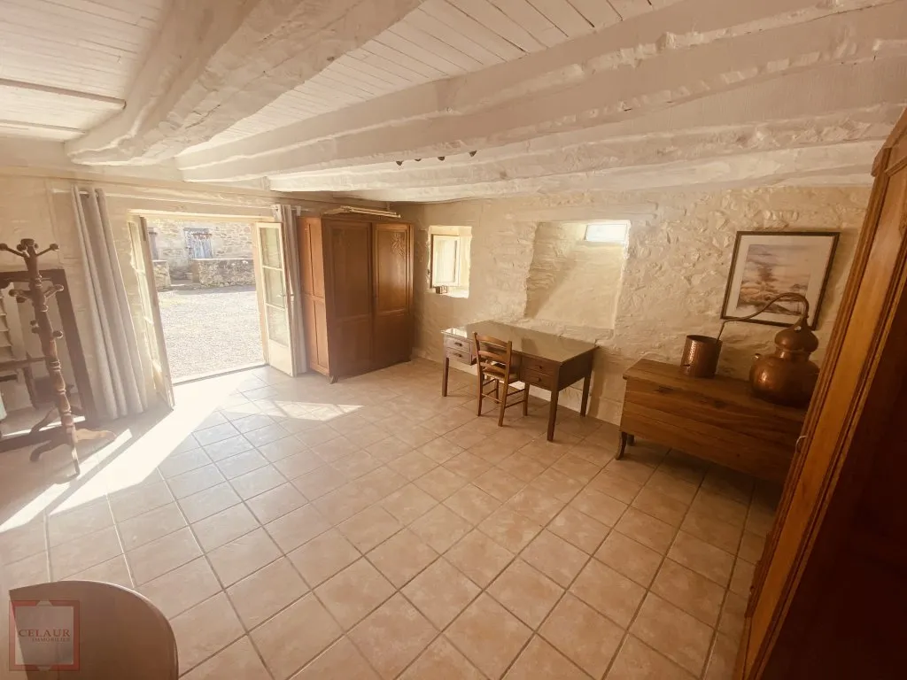 TRES BEL ENSEMBLE AVEC VUE ET 1 HA