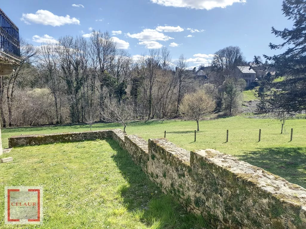 GRANGE AMENAGEE ET MAISON SUR UN TERRAIN DE 13392 M&sup2;