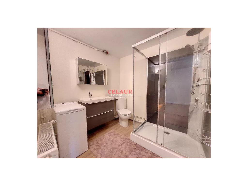 Joli studio meubl&eacute;