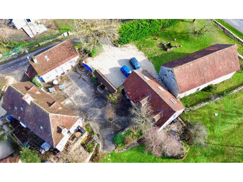 Ensemble immobilier avec gites