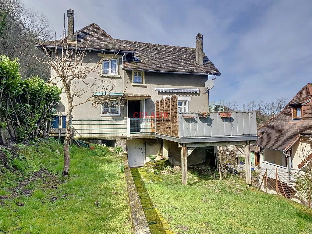 MAISON DE VILLE AVEC TERRASSE ET JARDIN