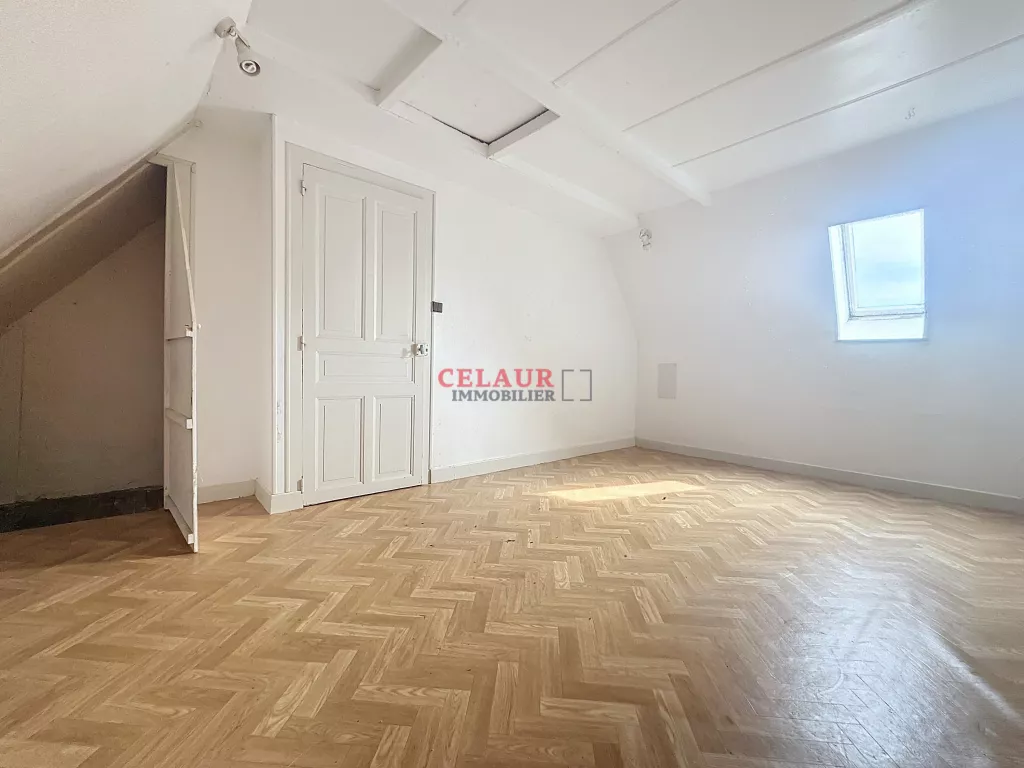 JOLIE MAISON DE BOURG A RENOVER