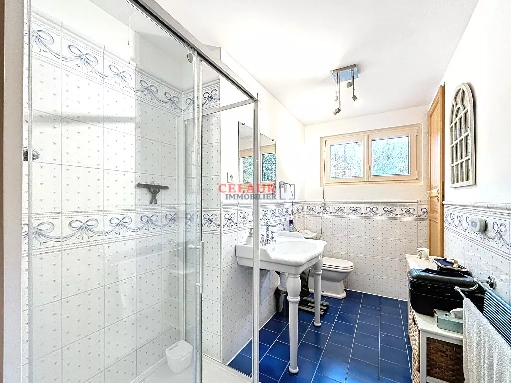 MAISON  5 CHAMBRES AVEC PISCINE PR&Egrave;S D'ARGENTAT SUR DORDONNE