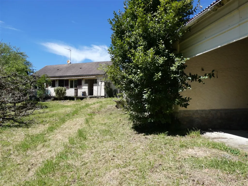 Maison avec d&eacute;pendance, proche Lac de Marcillac