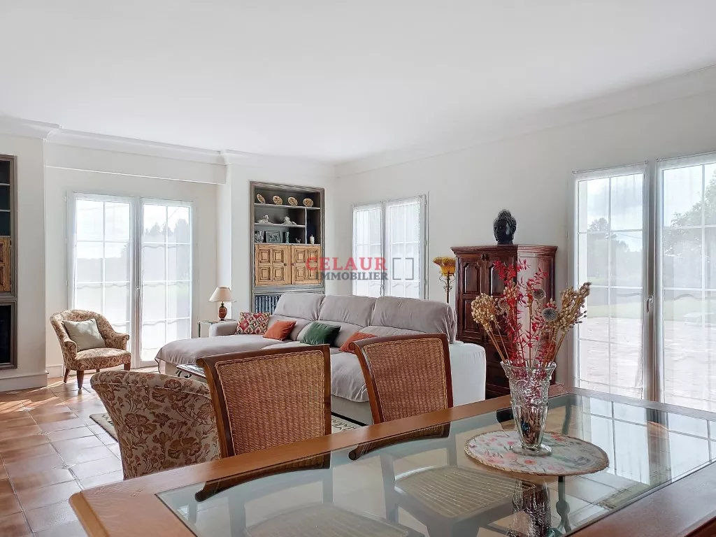 A DEUX PAS DES COMMERCES