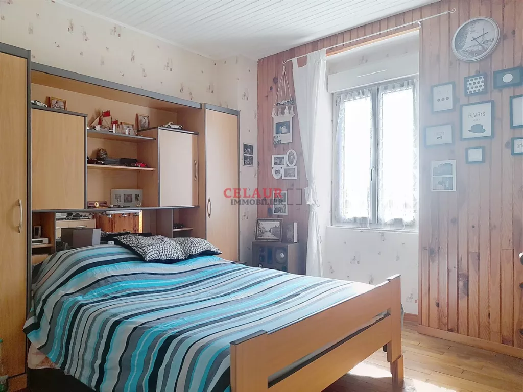 Maison familiale, de caract&egrave;re, avec jardin