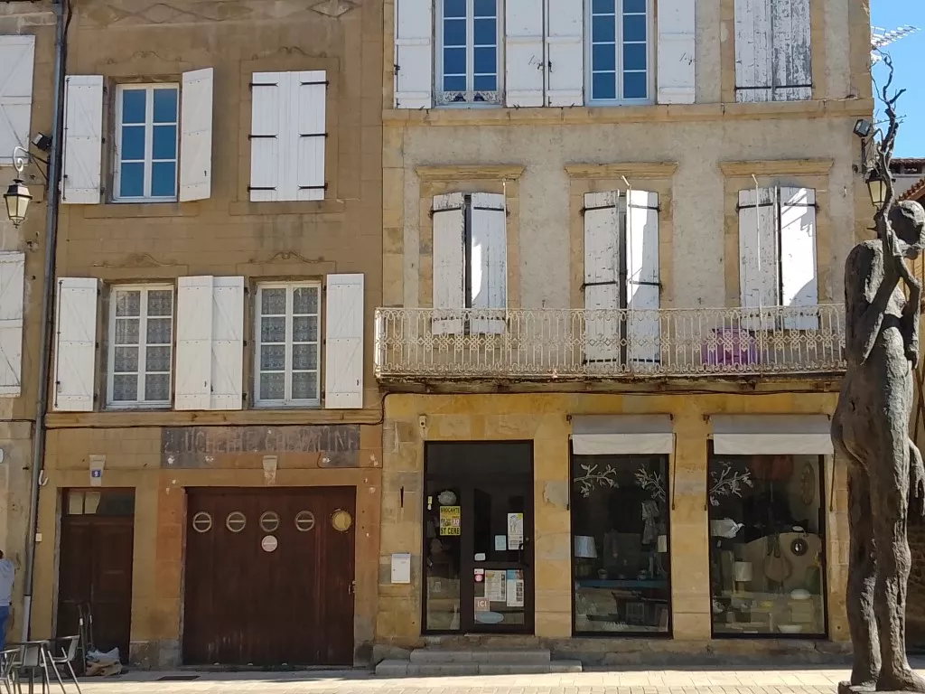 IMMEUBLE ENTIER A RENOVER