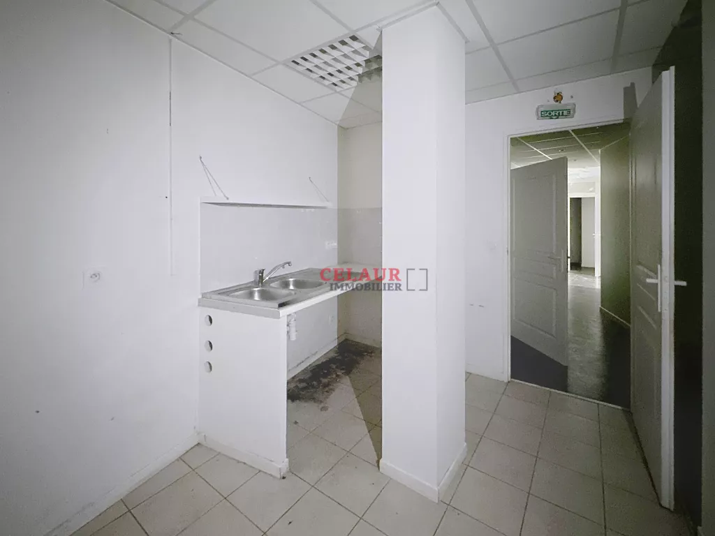 LOCAL 100 m2 AVENUE VICTOR HUGO