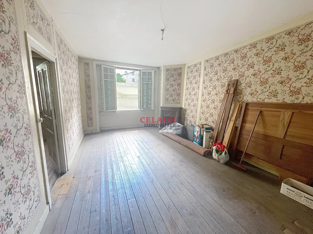 ENSEMBLE IMMOBILIER &Agrave; R&Eacute;NOVER EN CENTRE-VILLE