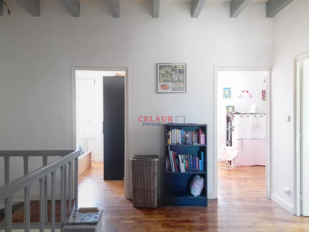 Solide maison familiale avec plus de 3hectares attenant.