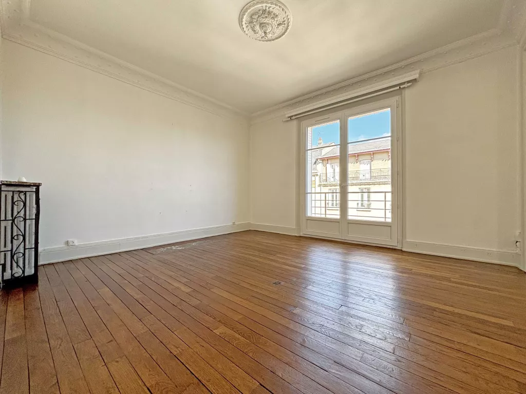 HYPER CENTRE APPARTEMENT T5 AVEC ASCENSEUR