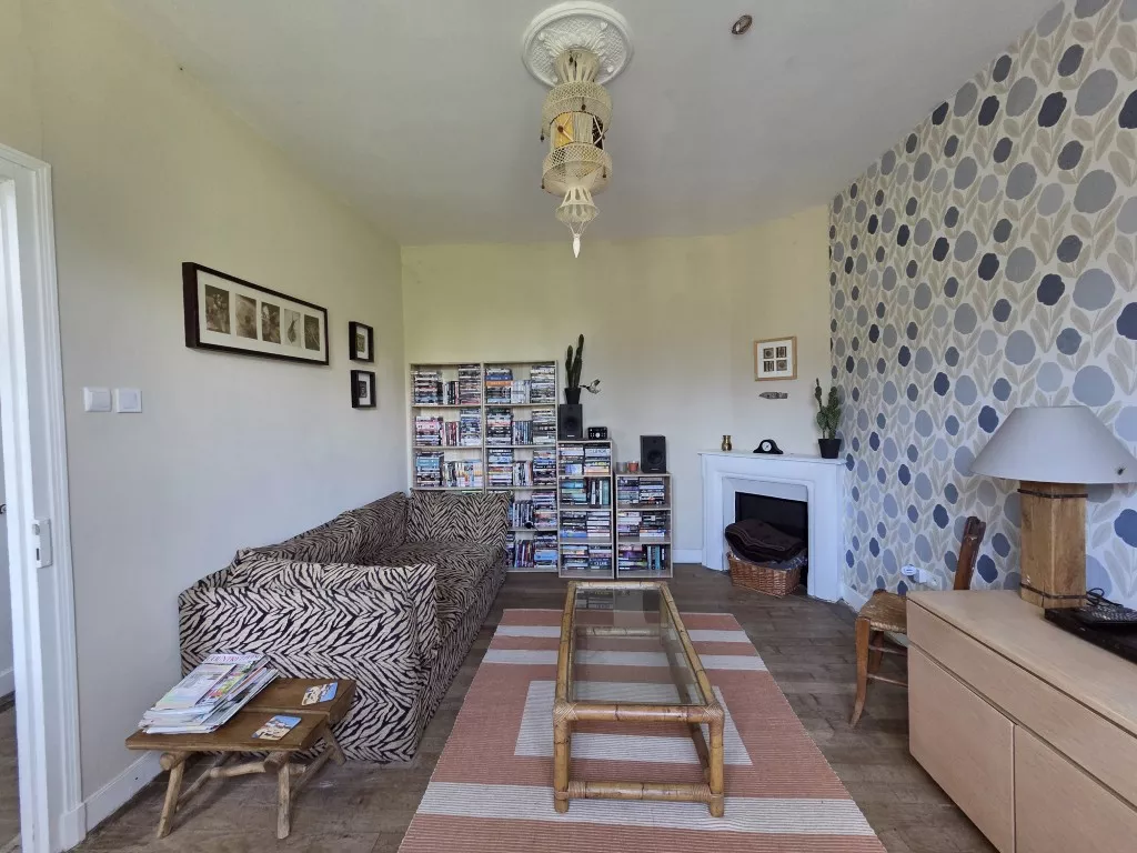 MAISON DE BOURG AVEC JARDIN