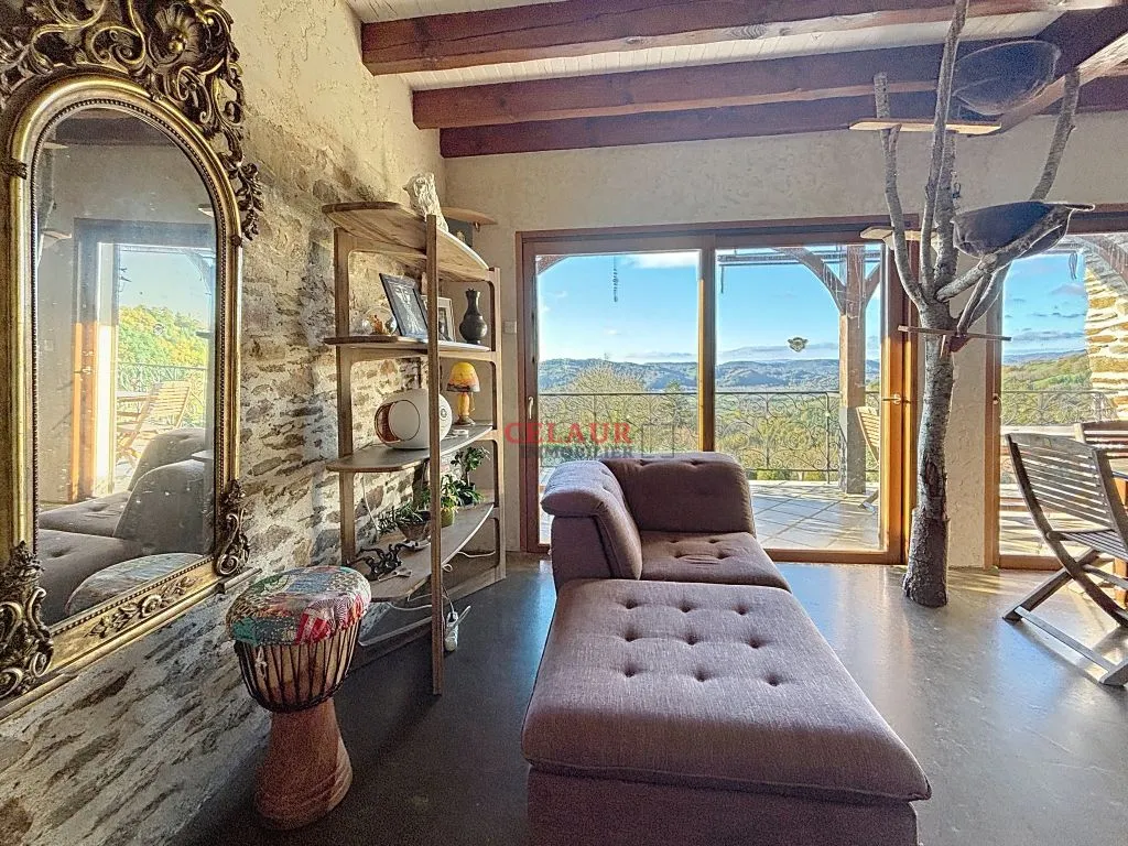 MAISON DE CARACTERE AVEC PISCINE ET VUE