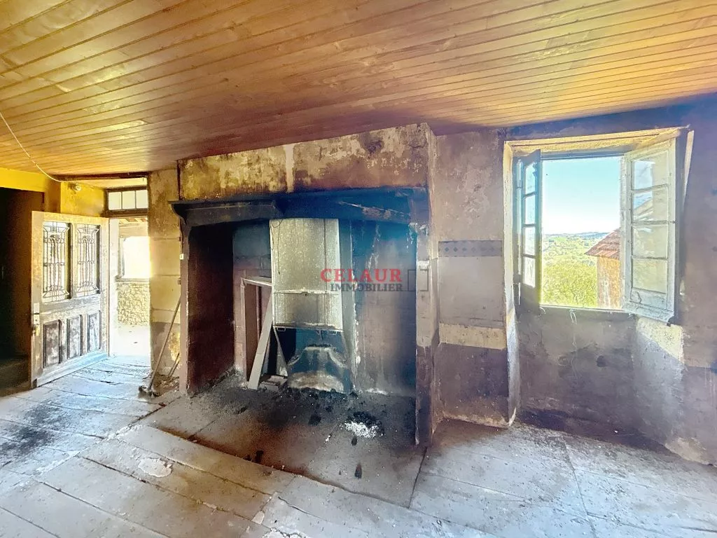 MAISON DE VILLAGE AVEC JARDIN A RESTAURER