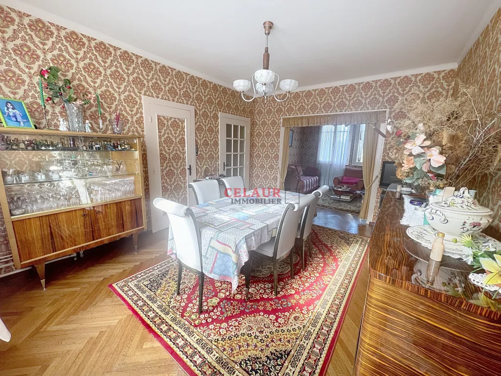 MAISON FAMILIALE &Agrave; LAGUENNE