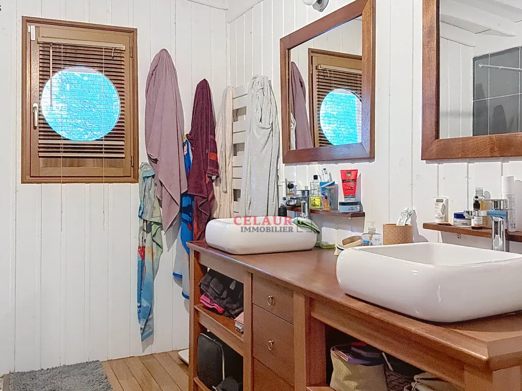 CHALET AU BORD DU LAC