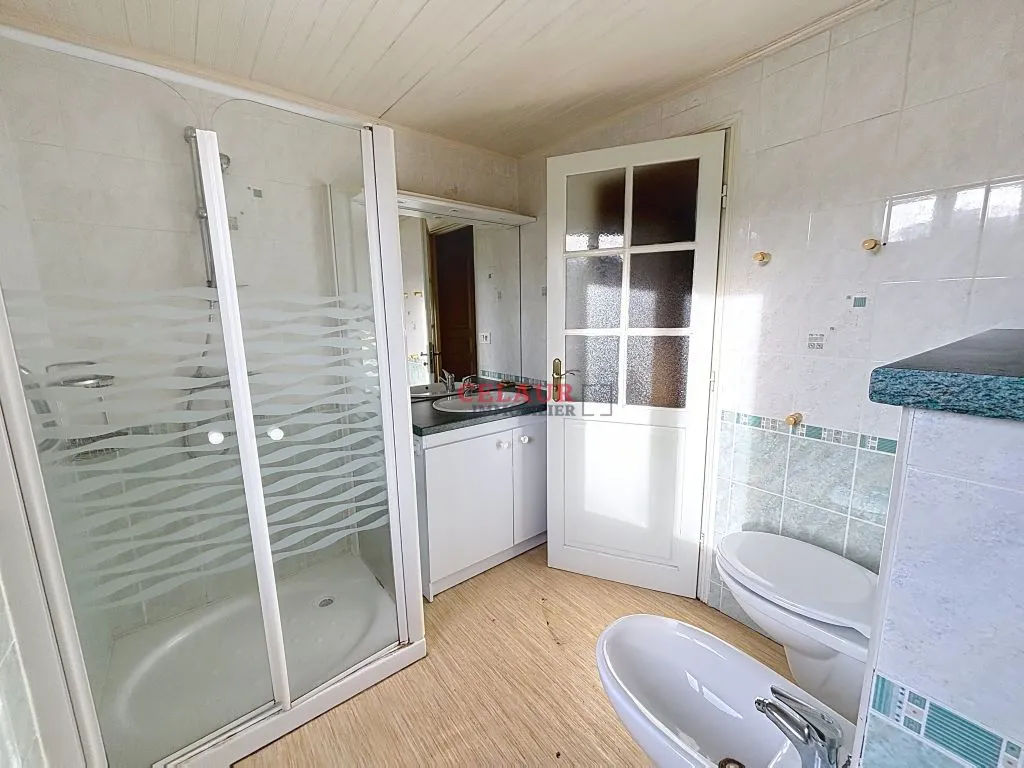 MAISON AVEC 2 APPARTEMENTS JARDIN GARAGES