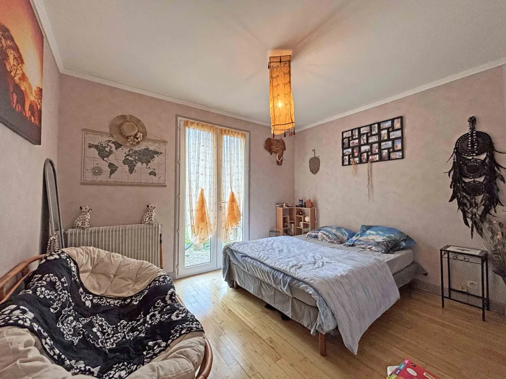 Maison avec garage et jardin