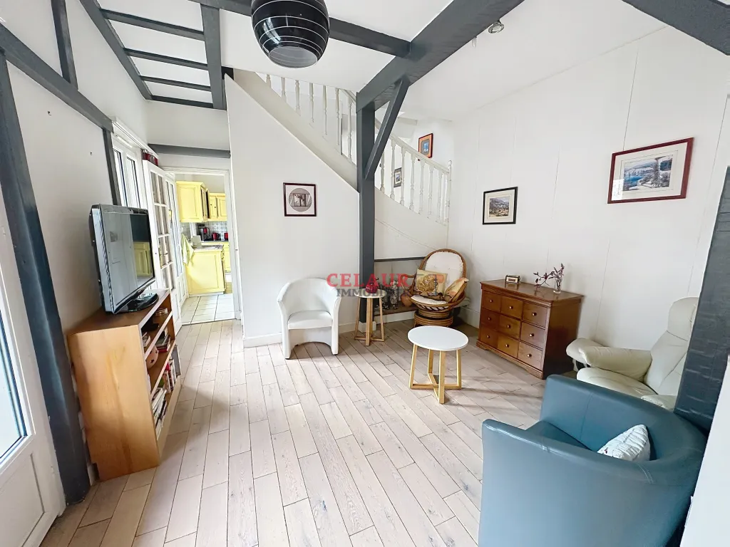 MAISON FAMILIALE AVEC STUDIOS IND&Eacute;PENDANTS