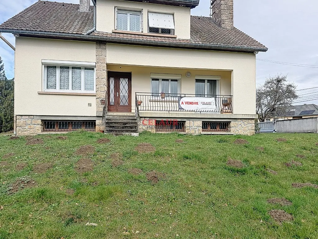 Maison familiale dans un environnement paisible