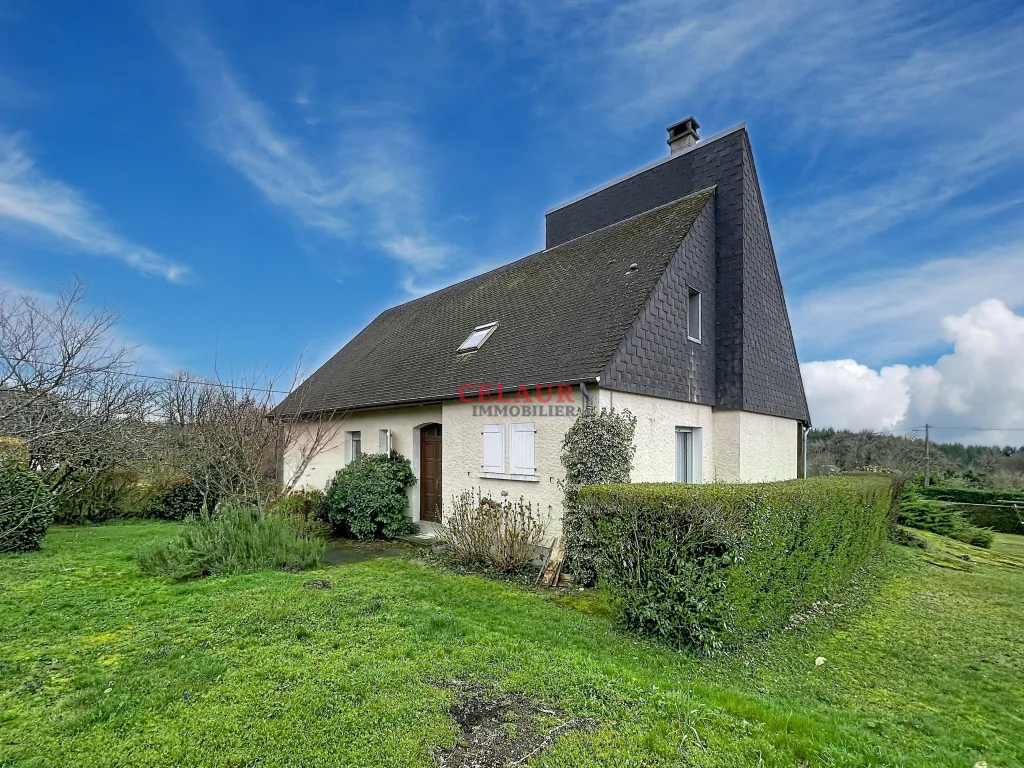 MAISON SPACIEUSE AVEC TERRAIN ET VUE D&Eacute;GAG&Eacute;E