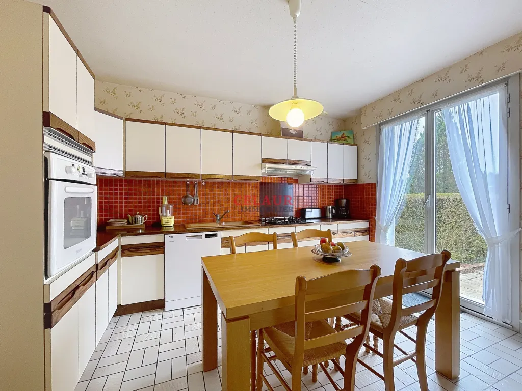 MAISON SPACIEUSE AVEC TERRAIN ET VUE D&Eacute;GAG&Eacute;E