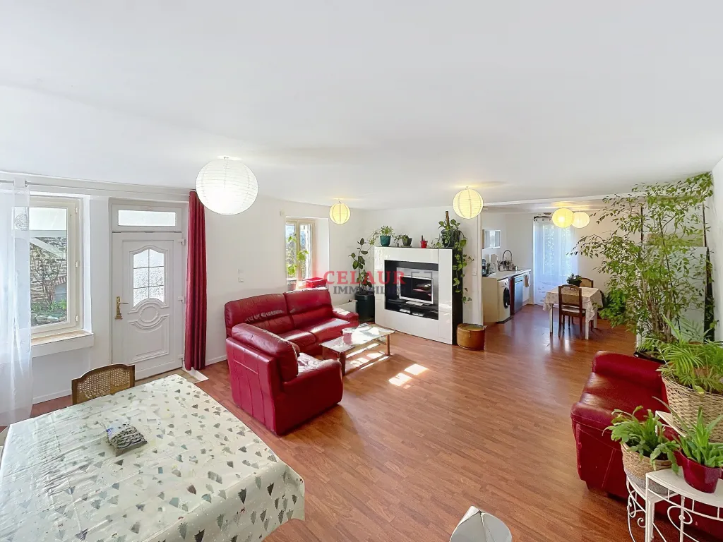 PROPRIETE EN PIERRES AVEC 4 HECTARES