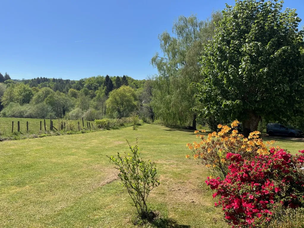 BELLE MAISON AVEC JOLI PARC ET VUE DEGAGEE