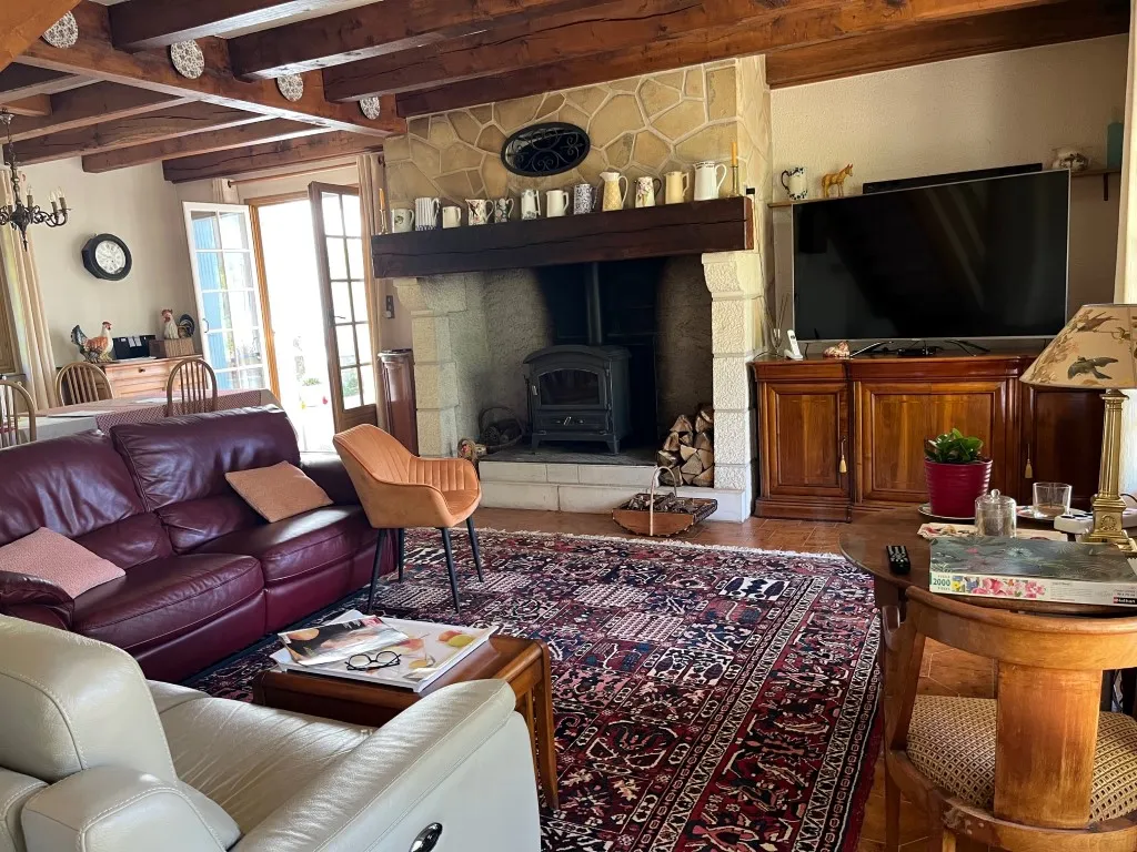 BELLE MAISON AVEC JOLI PARC ET VUE DEGAGEE