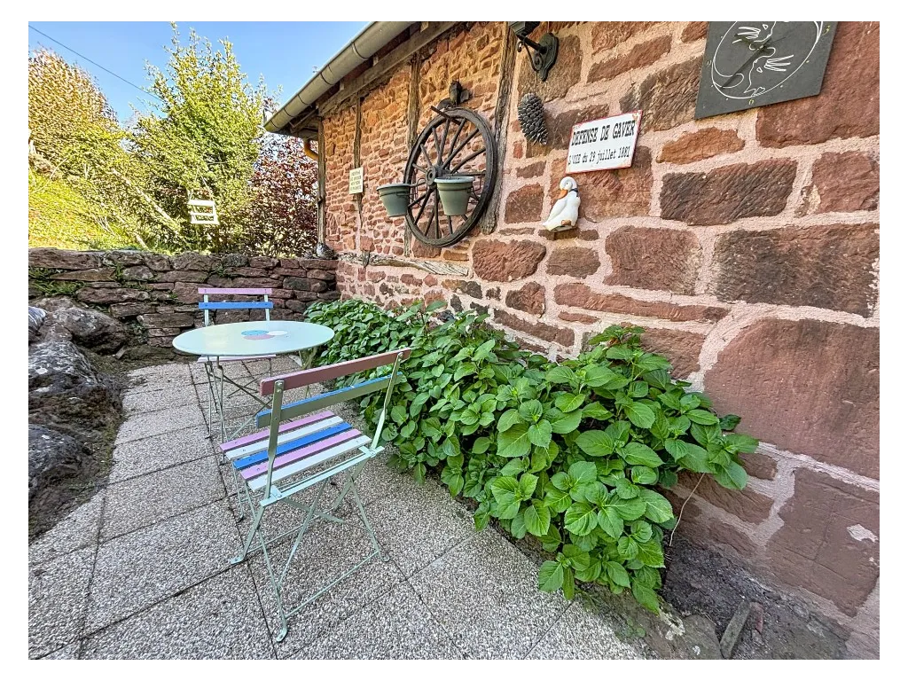 Maison en pierre avec vue