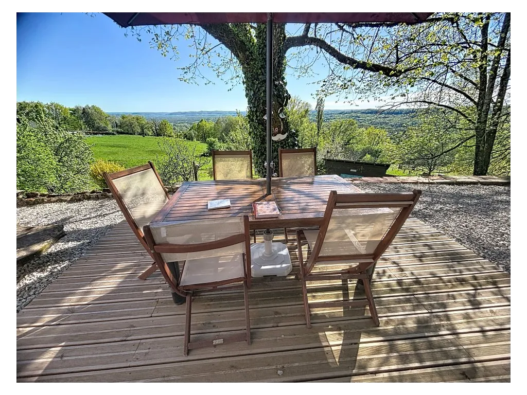 Maison en pierre avec vue