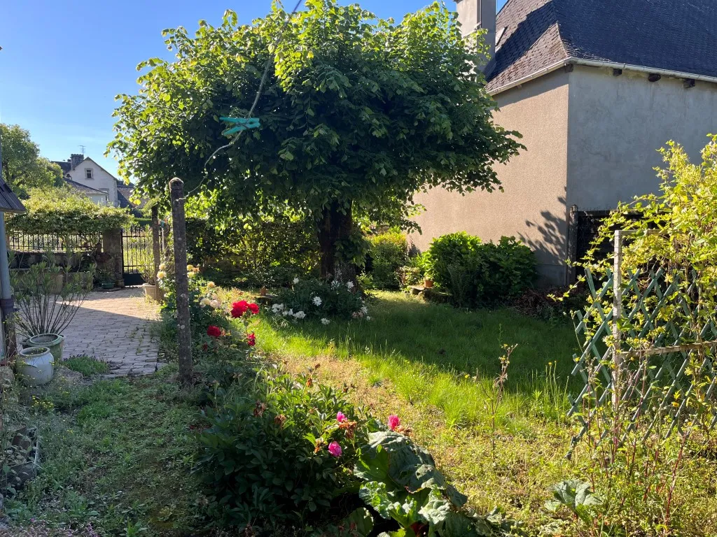 Maison avec garage et jardin proche d'ARGENTAT