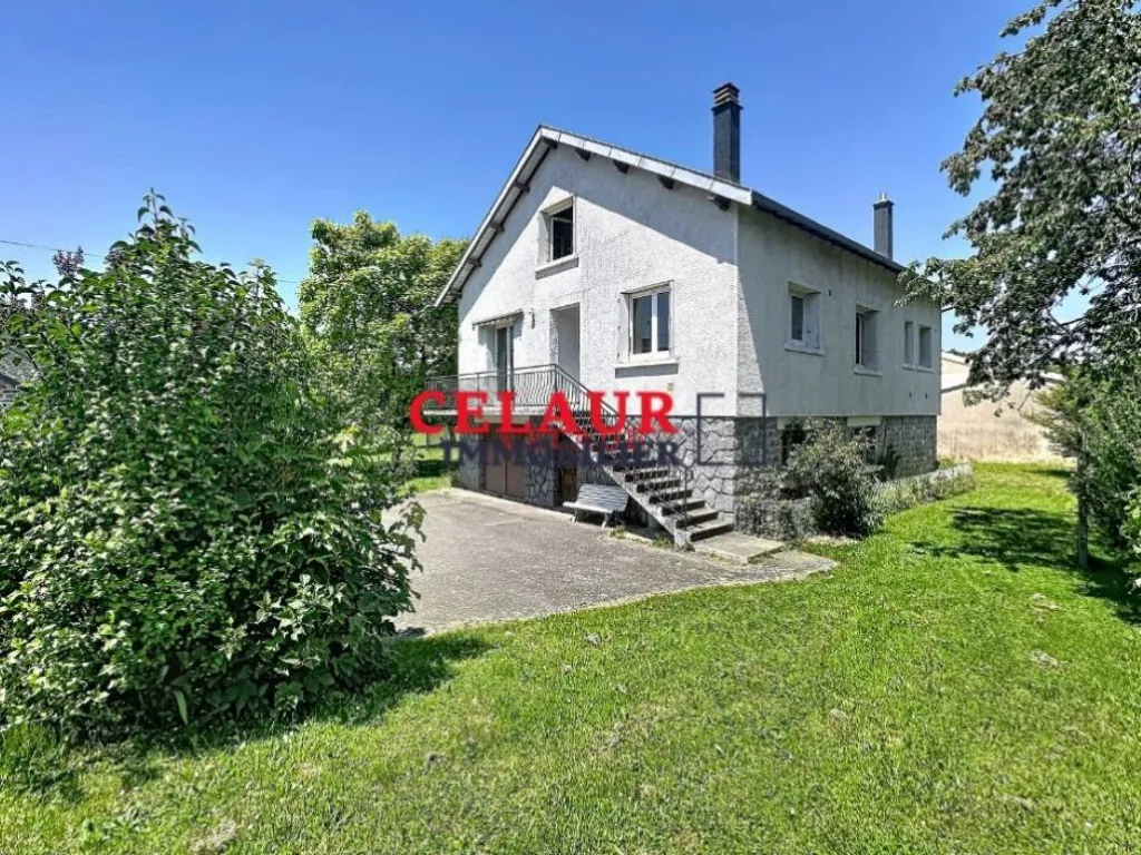 MAISON FAMILIALE AVEC GRANGE