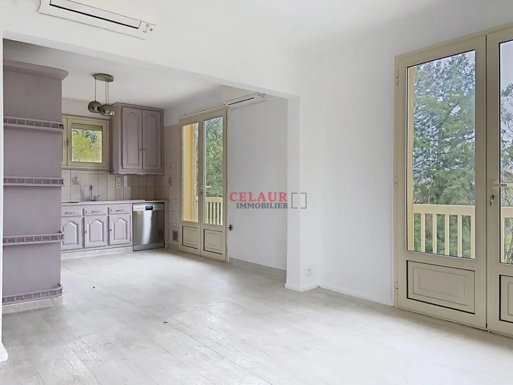 APPARTEMENT SPACIEUX SUR LES HAUTEURS DE TULLE