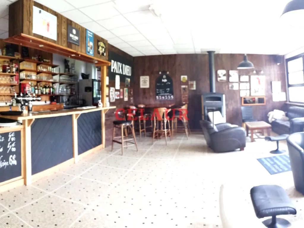 ENSEMBLE IMMOBILIER TOURISTIQUE AVEC FONDS DE COMMERCE SUR 77022m&sup2; DE TERRAIN