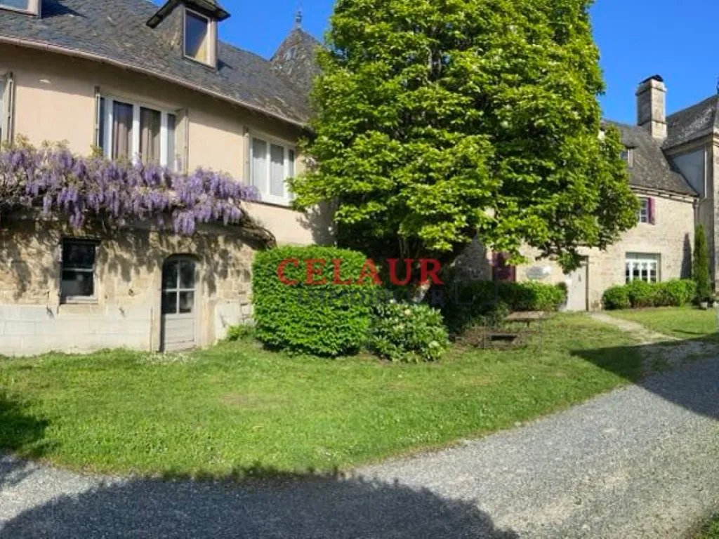 ENSEMBLE IMMOBILIER TOURISTIQUE AVEC FONDS DE COMMERCE SUR 77022m&sup2; DE TERRAIN