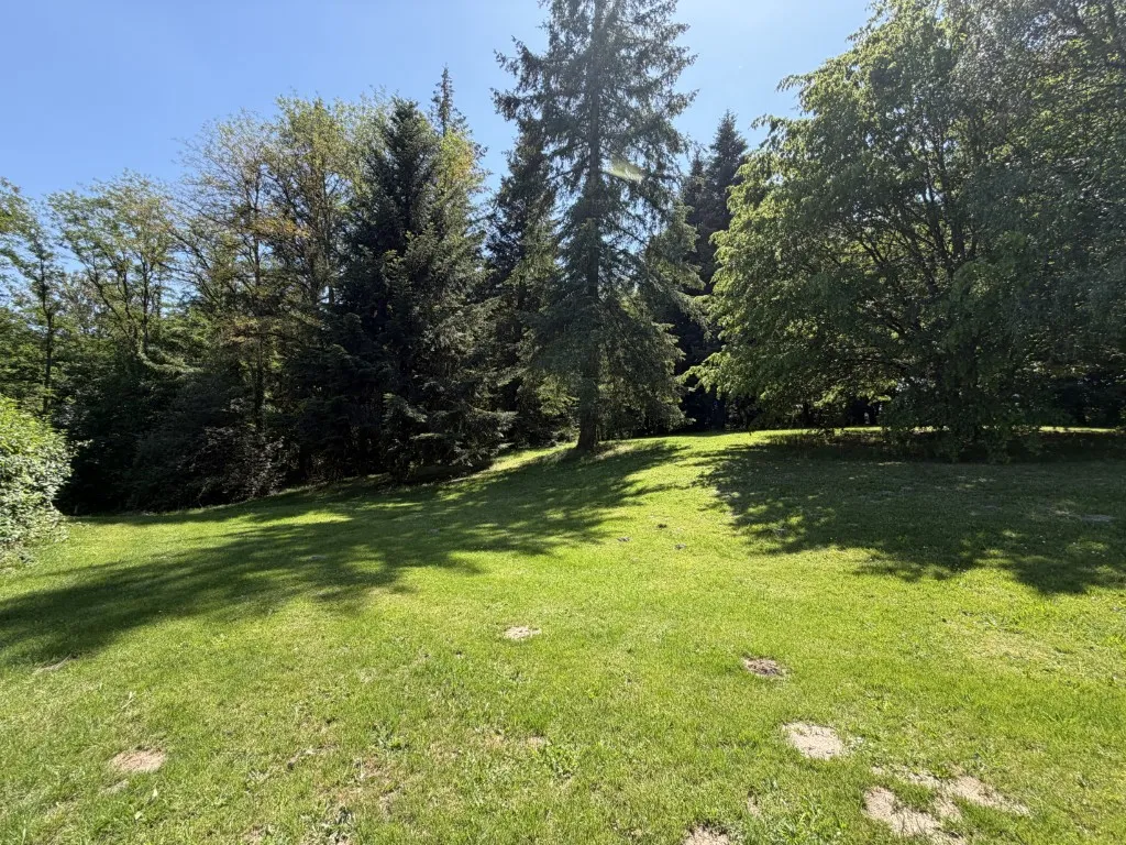ENSEMBLE IMMOBILIER TOURISTIQUE AVEC FONDS DE COMMERCE SUR 77022m&sup2; DE TERRAIN