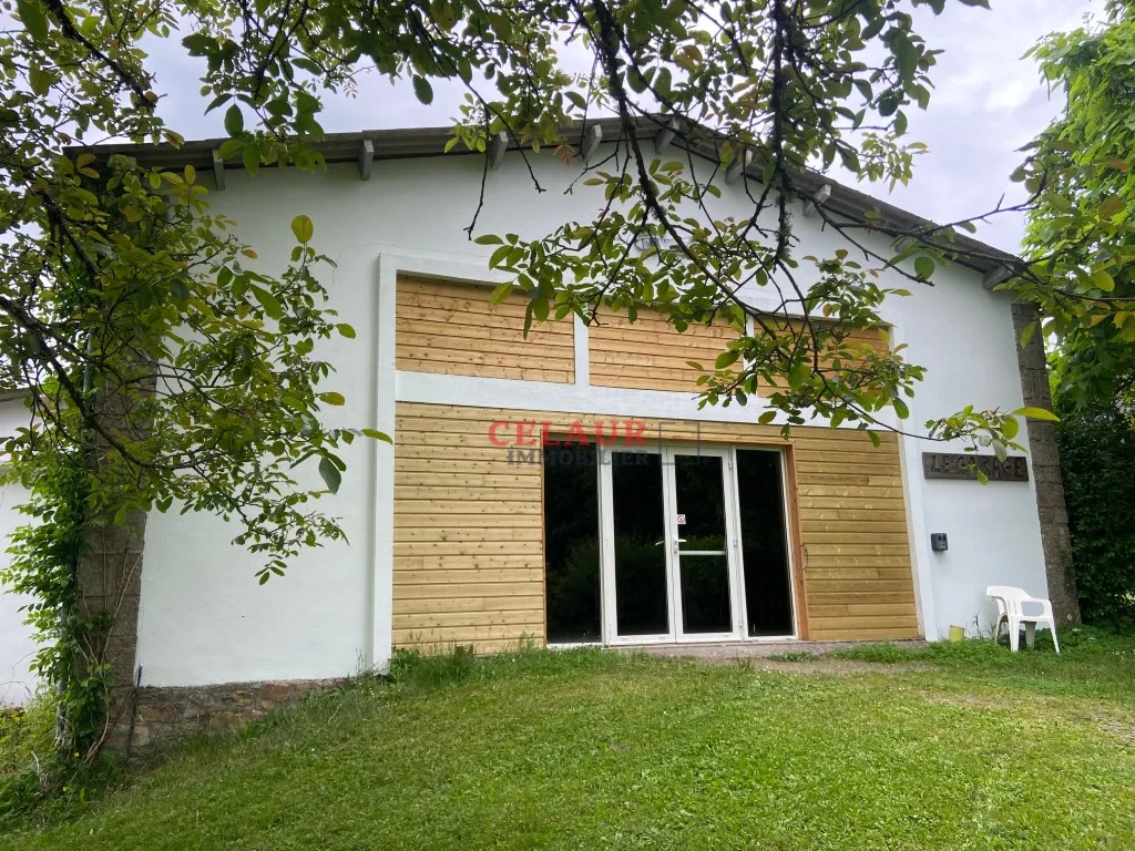 ENSEMBLE IMMOBILIER TOURISTIQUE AVEC FONDS DE COMMERCE SUR 77022m&sup2; DE TERRAIN