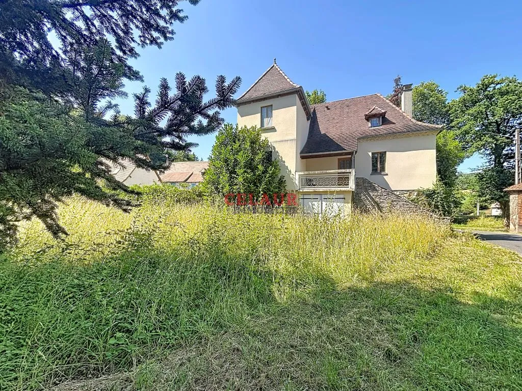 MAISON EN PIERRE RESTAUREE A 2 PAS DES COMMERCES