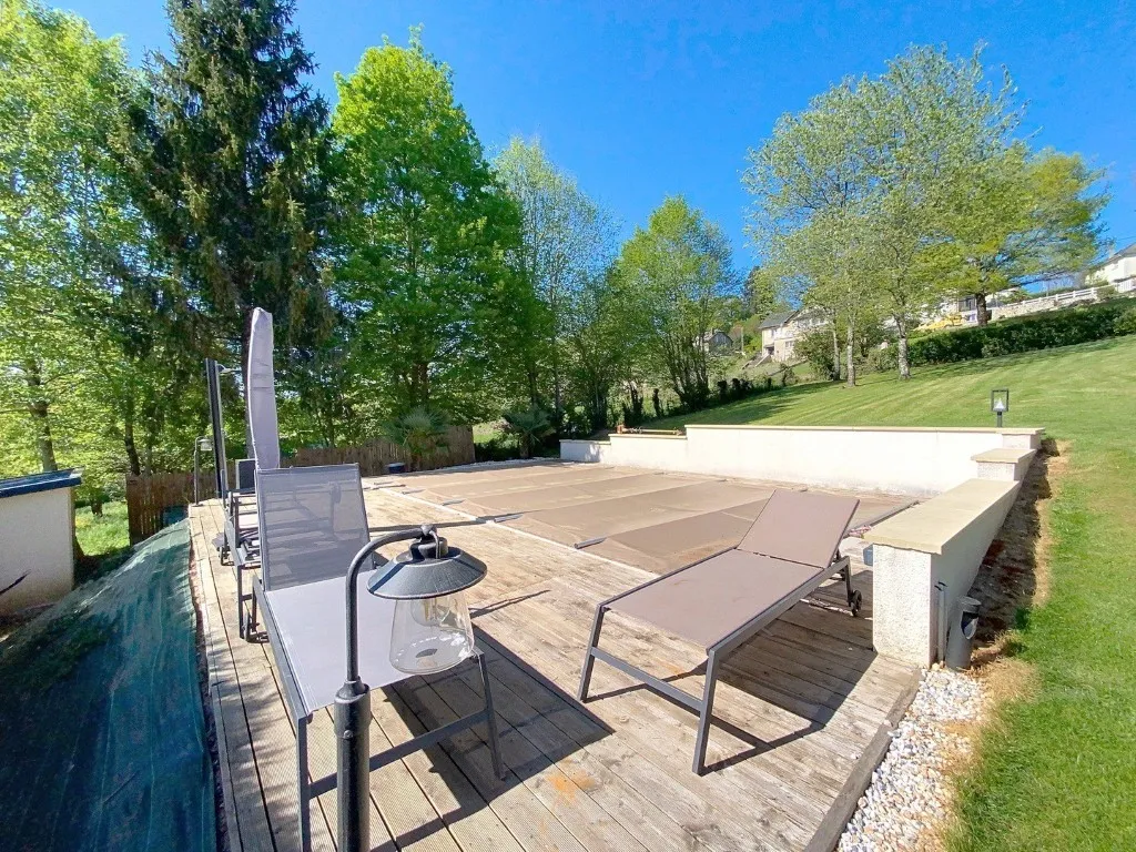 MAISON R&Eacute;NOV&Eacute;E AVEC PISCINE