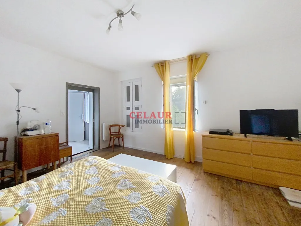 Ensemble en pierres avec 2454m&sup2; de terrain