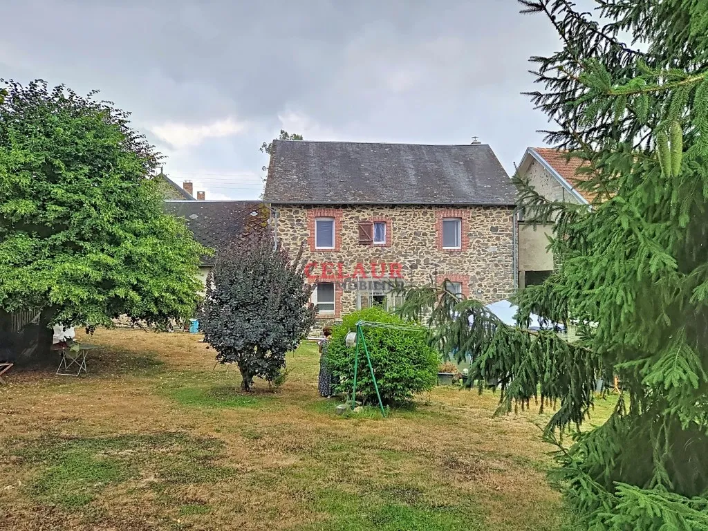 Ensemble en pierres avec 2454m&sup2; de terrain