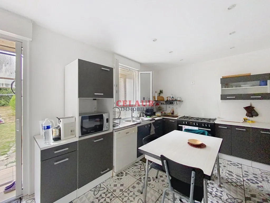 Ensemble en pierres avec 2454m&sup2; de terrain