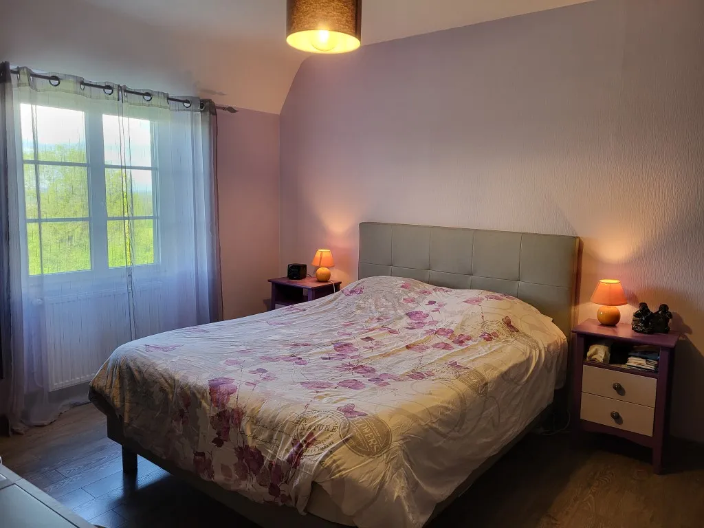 MAGNIFIQUE GRANGE RENOVEE AVEC SES 2 G&Icirc;TES...