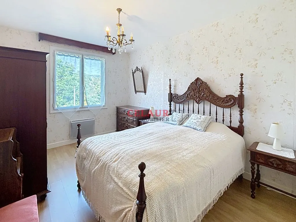 PAVILLON SUR SOUS-SOL A 5 MN DU CENTRE
