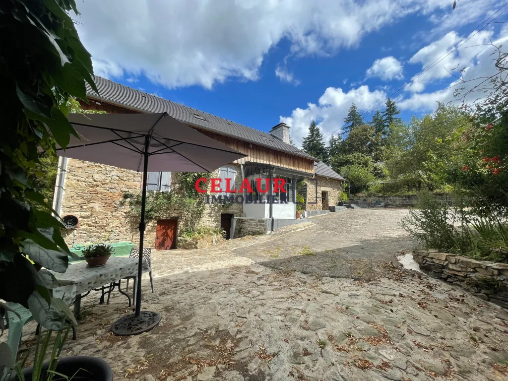 PROPRIETE EN PIERRES AVEC 4 HECTARES