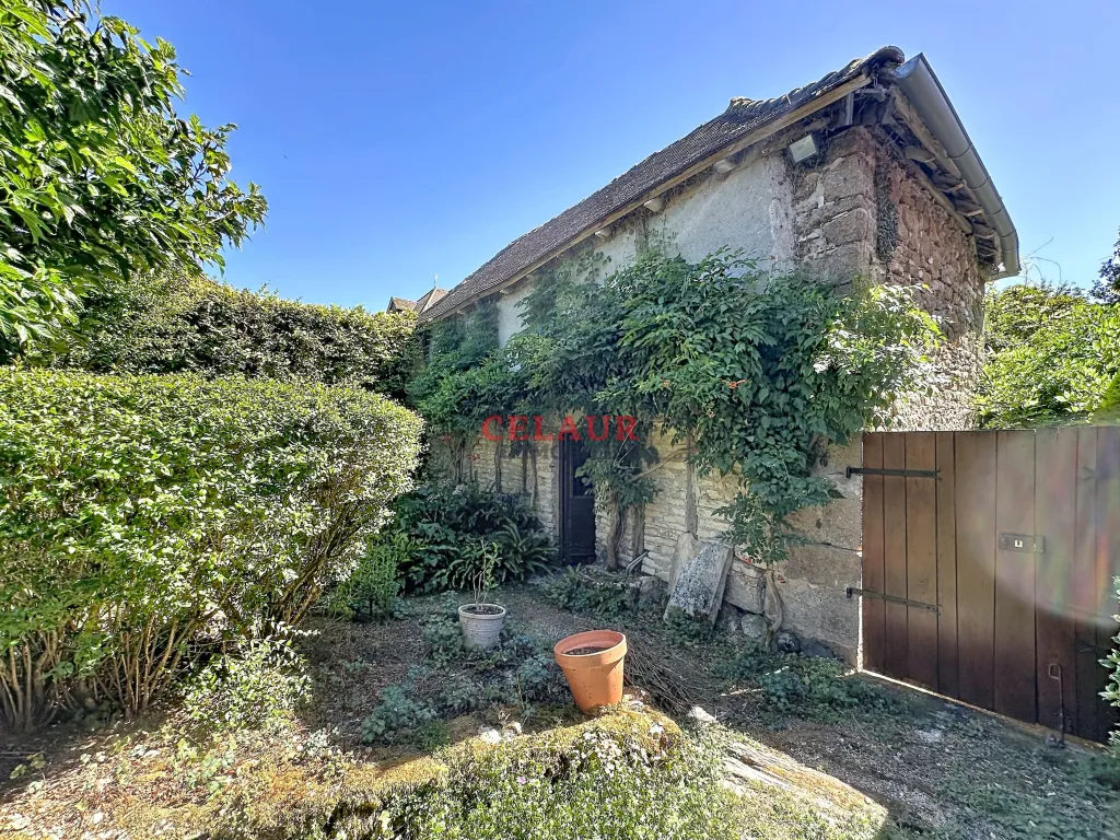 Garage c&ocirc;t&eacute; jardin