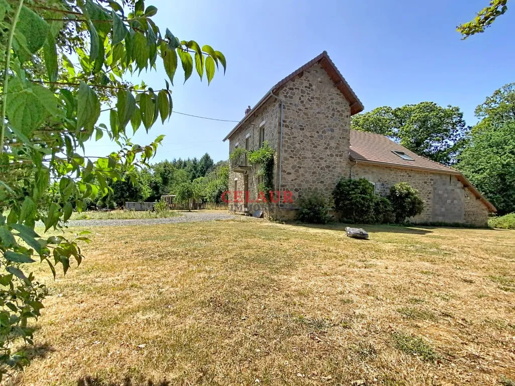 MAISON FAMILIALE AVEC 9000 M&sup2;